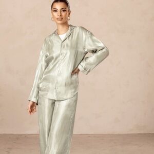Veiled Collection Anikka Satin Button Down Shirt - Light Green / Mint NWT